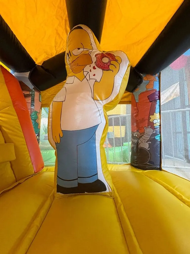 Vue intérieur du château gonflable Simpson