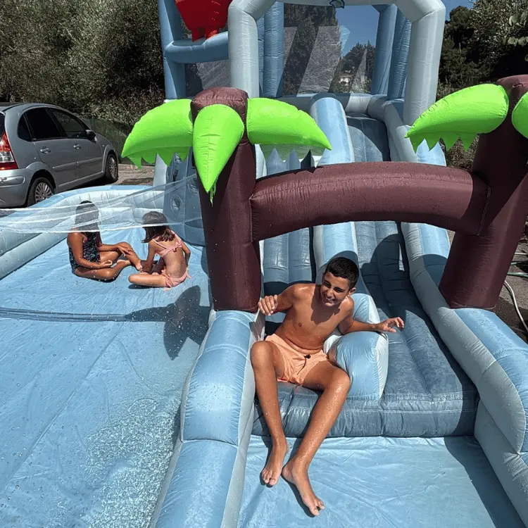 Location structure gonflable aquatique 06